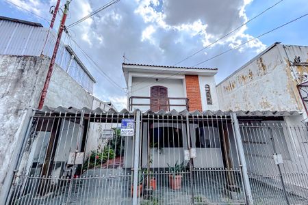 Casa para alugar com 100m², 3 quartos e 2 vagasFachada com Plaquinha