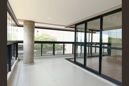 Apartamento para alugar com 142m², 3 quartos e 2 vagas Apartamento para alugar com 142m², 3 quartos e 2 vagasVaranda