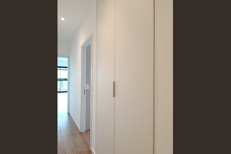 Apartamento para alugar com 142m², 3 quartos e 2 vagas Apartamento para alugar com 142m², 3 quartos e 2 vagasArmário do corredor