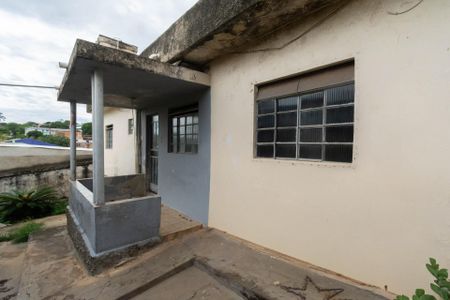 Casa para alugar com 230m², 2 quartos e 1 vagaCasa fundos