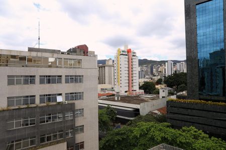 Vista da Sala de apartamento para alugar com 1 quarto, 47m² em Savassi, Belo Horizonte