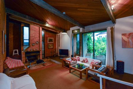 Casa à venda com 280m², 4 quartos e 2 vagasSala