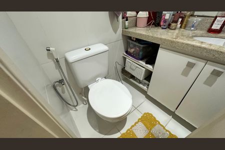 Apartamento à venda com 75m², 3 quartos e 1 vaga Apartamento à venda com 75m², 3 quartos e 1 vagaBanheiro Social