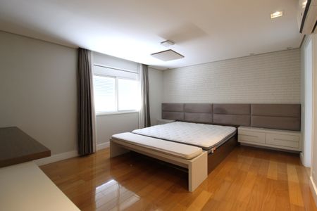 Apartamento à venda com 210m², 3 quartos e 3 vagasQuarto 3 - Suíte