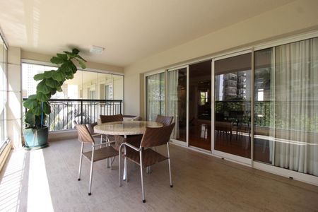 Varanda de apartamento à venda com 3 quartos, 210m² em Moema, São Paulo
