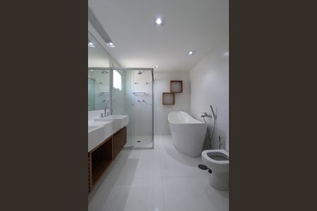 Apartamento à venda com 210m², 3 quartos e 3 vagasBanheiro da Suíte 3