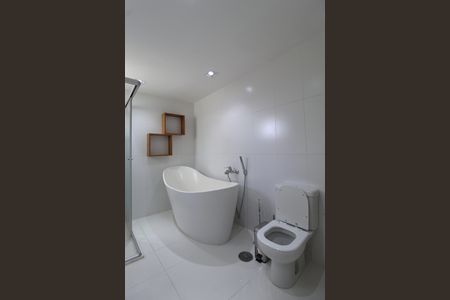 Apartamento à venda com 210m², 3 quartos e 3 vagasBanheiro da Suíte 3