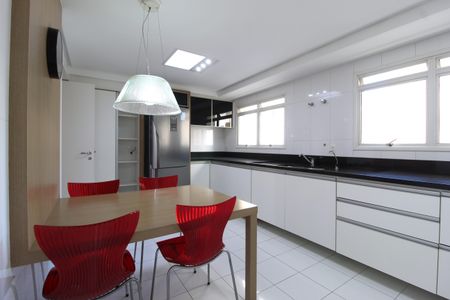 Apartamento à venda com 210m², 3 quartos e 3 vagasCozinha