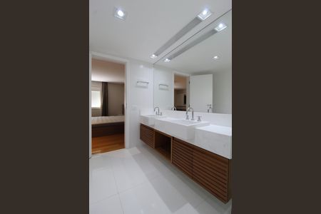 Apartamento à venda com 210m², 3 quartos e 3 vagasBanheiro da Suíte 3