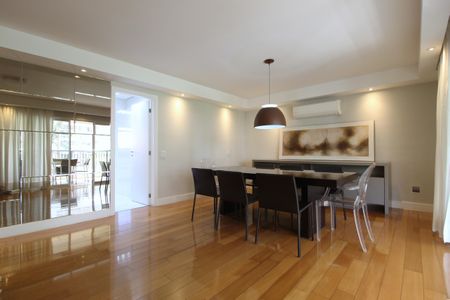 Sala de apartamento à venda com 3 quartos, 210m² em Moema, São Paulo