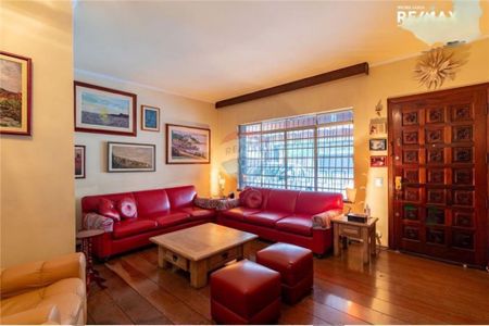 Casa à venda com 150m², 3 quartos e 2 vagas