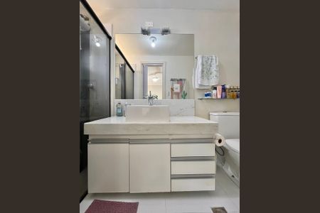 Apartamento à venda com 113m², 3 quartos e 1 vaga Apartamento à venda com 113m², 3 quartos e 1 vagaBanheiro da Suíte