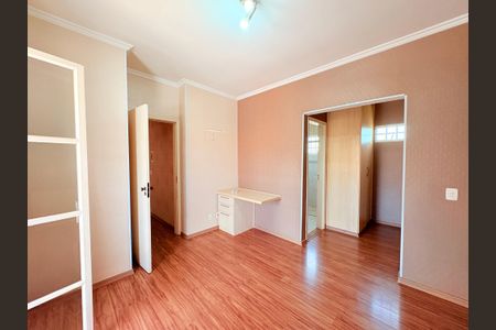 Casa à venda com 310m², 4 quartos e 3 vagasSuíte 2