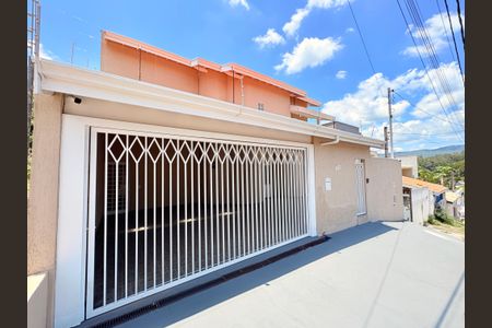 Casa à venda com 310m², 4 quartos e 3 vagasFachada