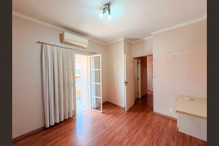 Casa à venda com 310m², 4 quartos e 3 vagasSuíte 2