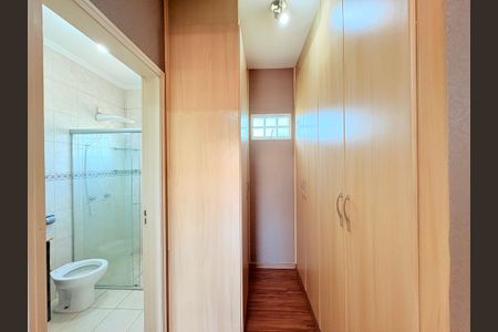 Casa à venda com 310m², 4 quartos e 3 vagasBanheiro da Suíte 2