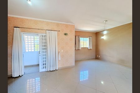 Casa à venda com 310m², 4 quartos e 3 vagasSala