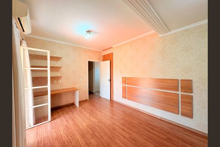 Casa à venda com 310m², 4 quartos e 3 vagasSuíte 1