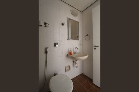 Banheiro de apartamento à venda com 1 quarto, 42m² em Indianópolis, São Paulo