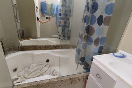 Apartamento à venda com 120m², 4 quartos e sem vagaBanheiro da Suíte 1