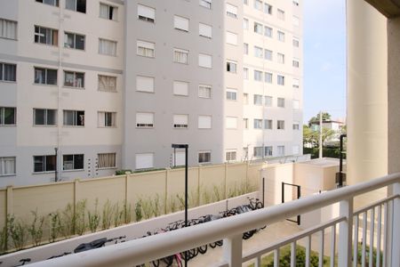 Varanda de kitnet/studio para alugar com 1 quarto, 27m² em Guaiauna, São Paulo