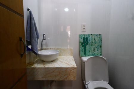 Casa à venda com 170m², 3 quartos e 2 vagasLavabo