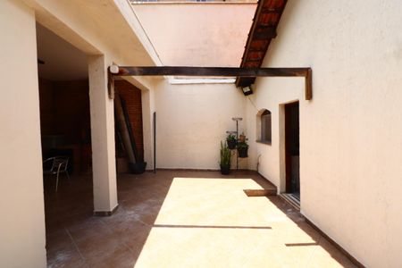Casa à venda com 170m², 3 quartos e 2 vagasQuintal