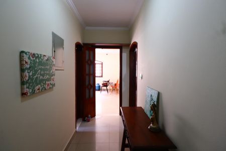 Casa à venda com 170m², 3 quartos e 2 vagasCorredor