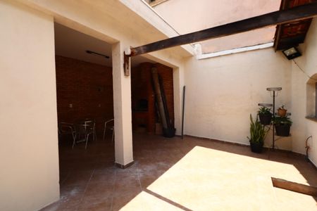 Casa à venda com 170m², 3 quartos e 2 vagasQuintal