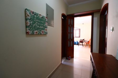 Casa à venda com 170m², 3 quartos e 2 vagasCorredor