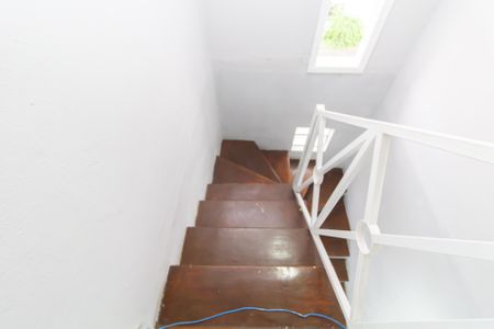 Casa de condomínio para alugar com 83m², 3 quartos e 2 vagasEscada