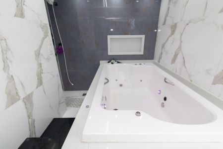 Casa de condomínio para alugar com 83m², 3 quartos e 2 vagasBanheiro da Suíte