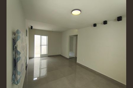 Sala de casa para alugar com 2 quartos, 189m² em Curicica, Rio de Janeiro