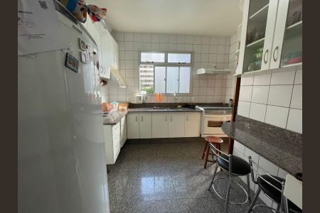 Apartamento à venda com 130m², 4 quartos e 2 vagas Apartamento à venda com 130m², 4 quartos e 2 vagasCozinha