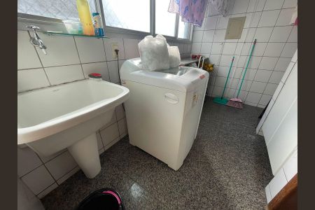 Apartamento à venda com 130m², 4 quartos e 2 vagas Apartamento à venda com 130m², 4 quartos e 2 vagasÁrea de Serviço