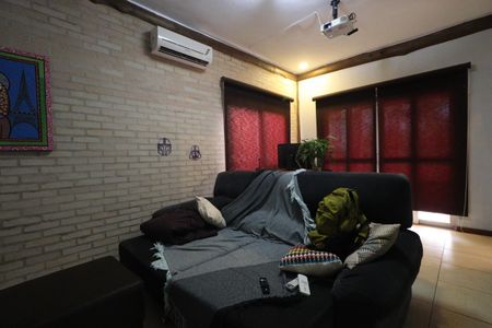 Casa para alugar com 490m², 4 quartos e 4 vagasEscritório