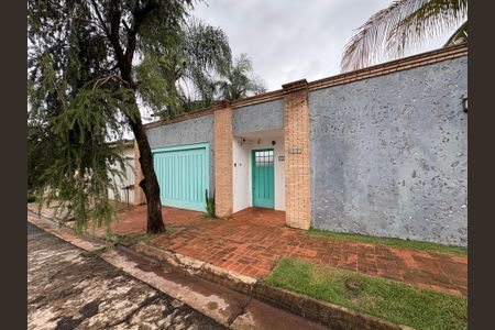 Casa para alugar com 490m², 4 quartos e 4 vagasFachada