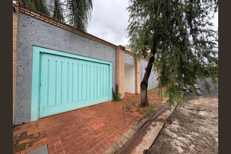 Casa para alugar com 490m², 4 quartos e 4 vagasFachada