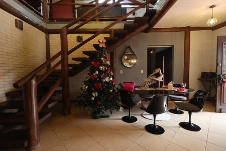 Casa para alugar com 490m², 4 quartos e 4 vagasSala