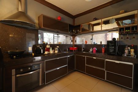 Casa para alugar com 490m², 4 quartos e 4 vagasCozinha