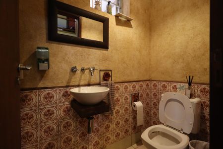 Casa para alugar com 490m², 4 quartos e 4 vagasLavabo