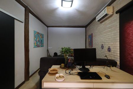 Casa para alugar com 490m², 4 quartos e 4 vagasEscritório