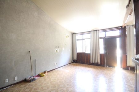 Sala de casa de condomínio para alugar com 2 quartos, 100m² em Taquara, Rio de Janeiro
