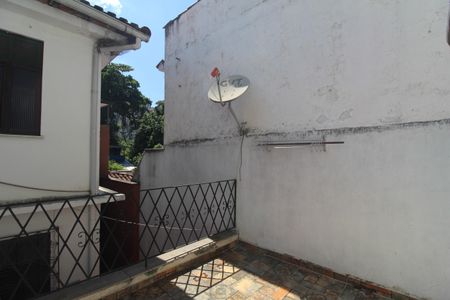 Casa de condomínio para alugar com 100m², 2 quartos e 1 vagaFundos da casa