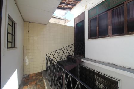 Casa de condomínio para alugar com 100m², 2 quartos e 1 vagaFundos da casa