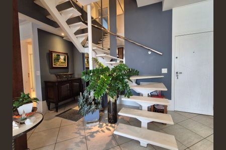 Apartamento à venda com 190m², 4 quartos e 2 vagasEscada