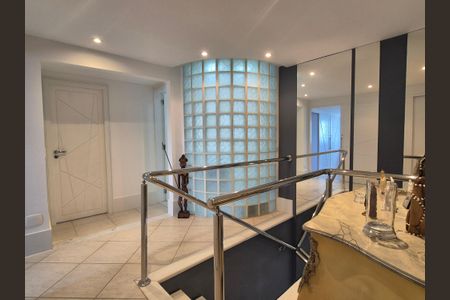 Apartamento à venda com 190m², 4 quartos e 2 vagasCorredor