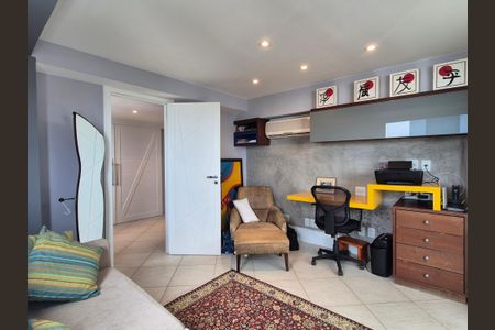 Apartamento à venda com 190m², 4 quartos e 2 vagasQuarto 2