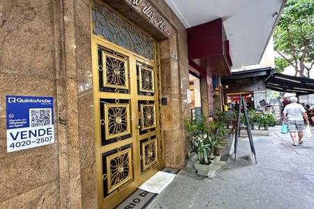 Apartamento à venda com 230m², 3 quartos e 1 vagaPlaquinha