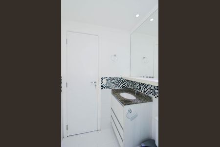 Apartamento à venda com 82m², 2 quartos e 1 vaga Apartamento à venda com 82m², 2 quartos e 1 vagaBanheiro da Suíte 2